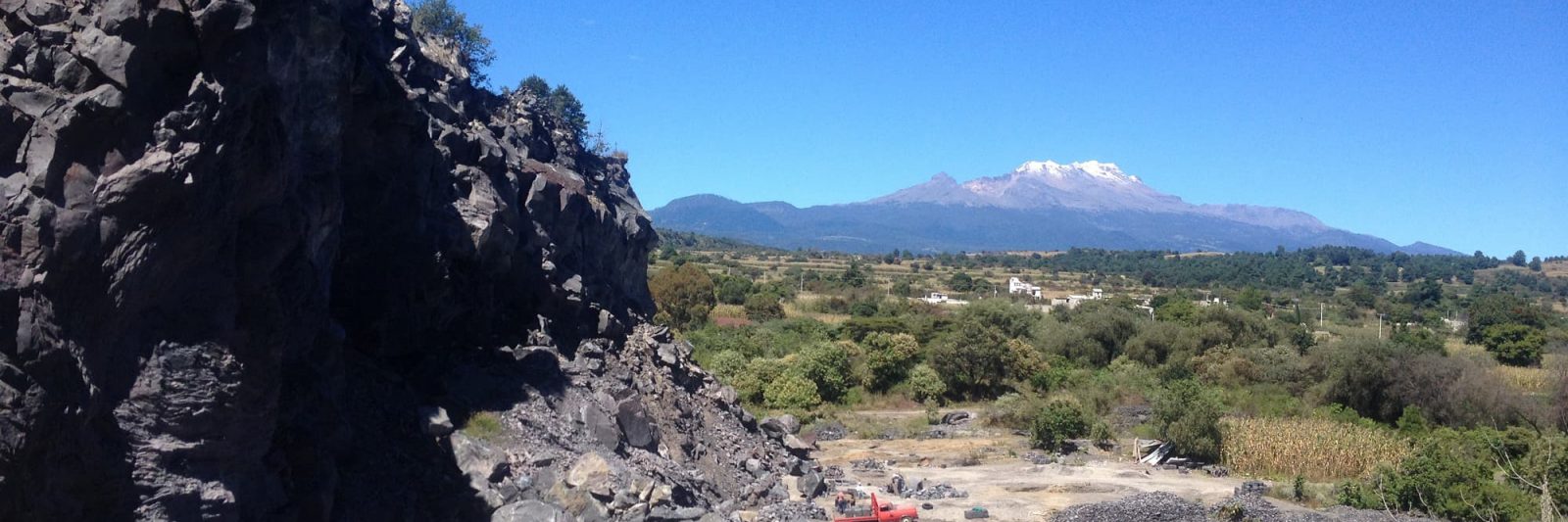 Cantera de piedra negra en Nealtican