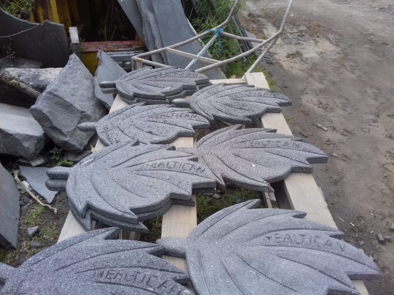 letreros y logotipos piedra